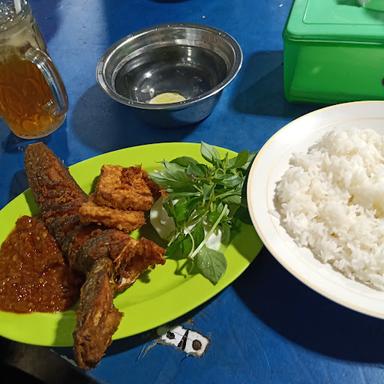 WARUNG PECEL LELE CAK WAHYU LAMONGAN