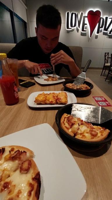 PIZZA HUT RESTORAN