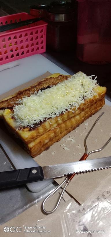 ROTI BAKAR SEDJOLIE