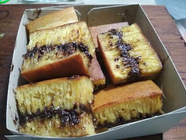 MARTABAK RELASI BLUEMOON