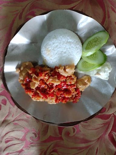 AYAM GEPREK DAN TAHU GEJROT NENG MANDA