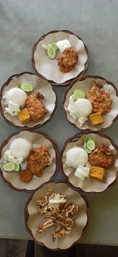 AYAM GEPUK PAK GEMBUS MRT CIPETE