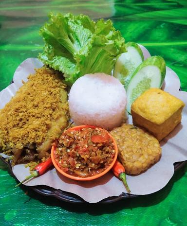 AYAM PENYET PONDOK LABU