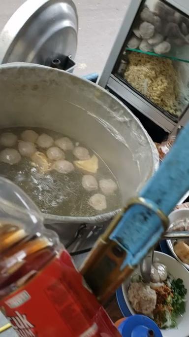 BAKSO GEPENG MAS SLAMET CIPETE