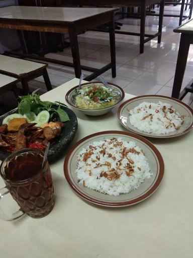 RUMAH MAKAN LAPERDUEL