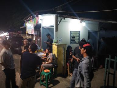 SOSIS DAN BAKSO BAKAR SANG IDOLA