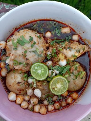 BAKSO ACI DAN MIE AYAM TEH EEN