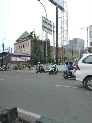 TOKO ROTI BUAYA HERNI