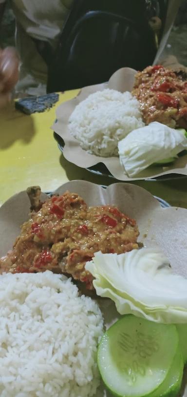 AYAM GEPREK H.MENCONG DAN NASGOR BANG NOPAL