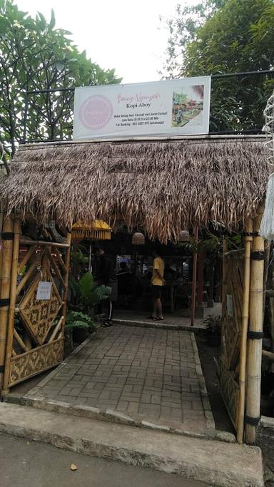 SAUNG NYONYAH