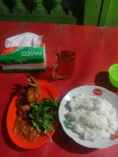 PECEL LELE DAN PECEL AYAM