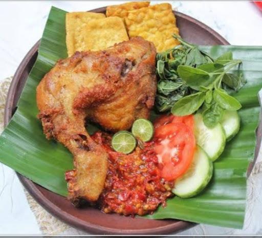 AYAM GEPREK EUNENG