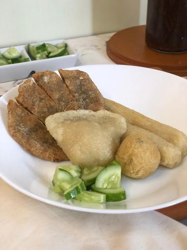 PEMPEK CEK MEI