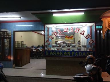 RUMAH MAKAN YENI MINANG