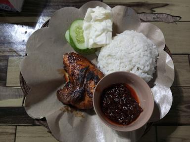 AYAM BAKAR KALASAN MAS ROHMAN