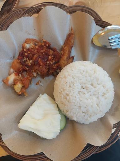 AYAM GEYBOK BANG JARWO KOTA WISATA CIBUBUR