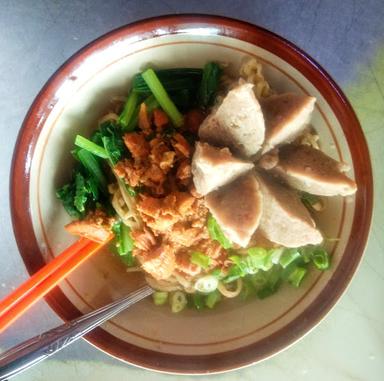 BAKSO URAT & MIE AYAM NGUDI RAOS