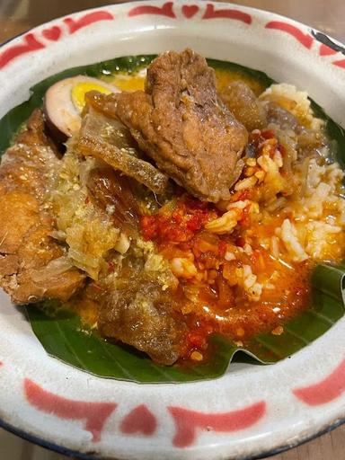 KEDAI MBAKYU NASI AYAM DAN SOTO AYAM SEMARANG