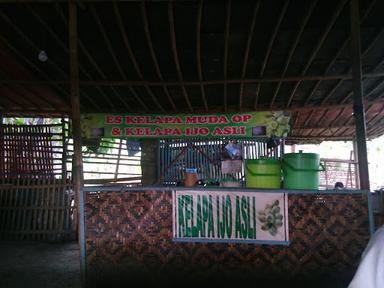 SATE DAN ES KELAPA CI