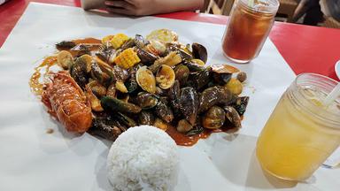 SEAFOOD KERANG TUMPAH BANG DJALOE