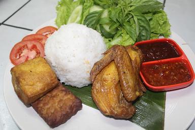 AYAM GORENG & BAKAR PAK DADANG