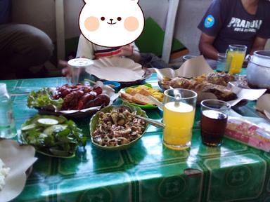 RUMAH MAKAN FAMILY