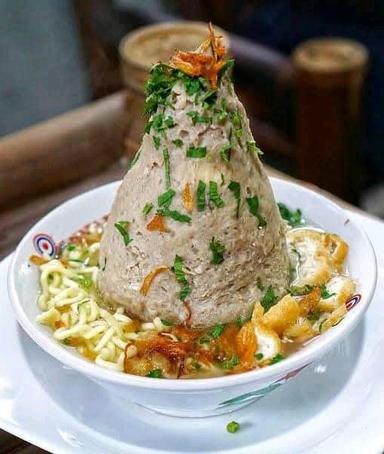 BAKSO GUNUNG CIREMAI BANDORASA