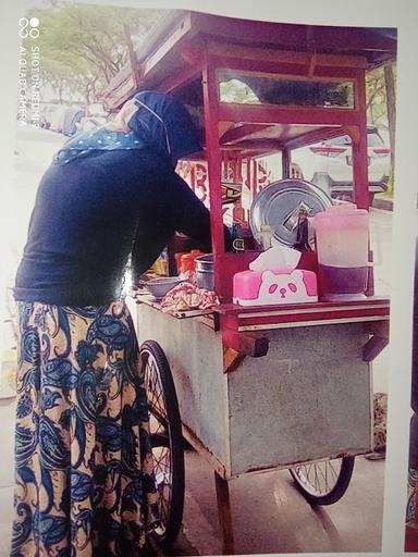 BUBUR AYAM SEDERHANA IBU SUNITI MARUNDA