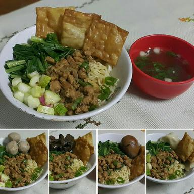 IDEKU MIE AYAM DAN TAHU BASO KUAH