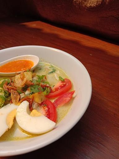 SOTO AYAM BETAWI IBU TANTRI