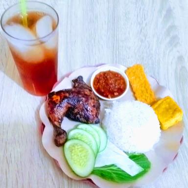 AYAM GEPREK KURNIA