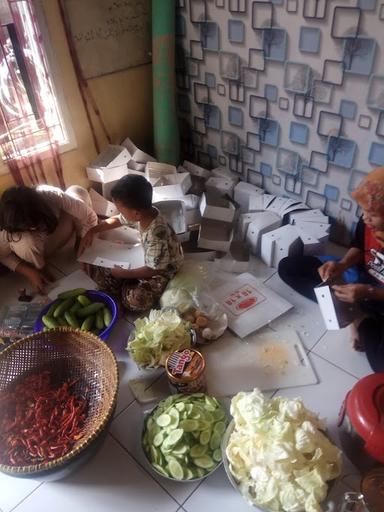 NASI UDUK AYAM KREMES SAMBEL GLEDEK