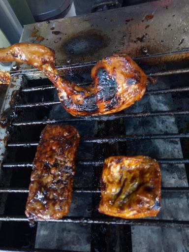 AYAM BAKAR KACALADA GUNUNG BATU