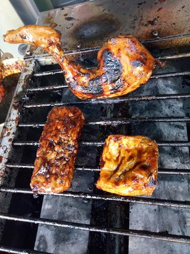 AYAM BAKAR KACALADA GUNUNG BATU