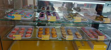 DONAT MENAK PUSAT