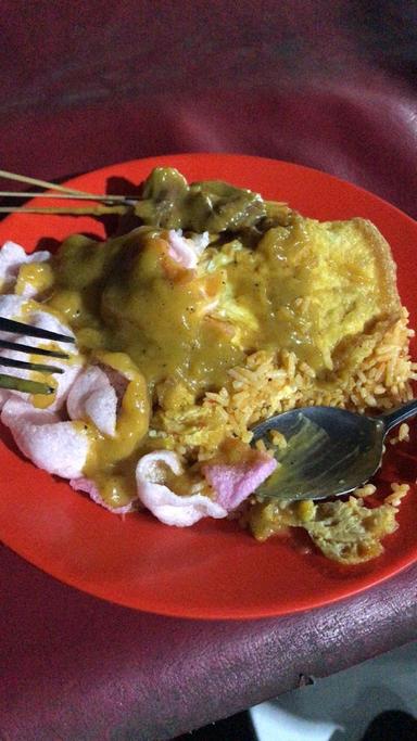 NASI GORENG PADANG DAN SATE PADANG GOYANG LIDAH