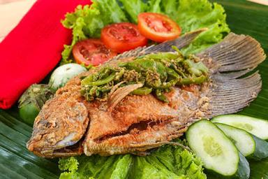 AYAM GORENG & NASI UDUK BU SARWI