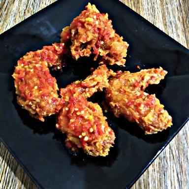 DWINGS HOT CHICKEN WINGS, PANEMBAKAN UTARA