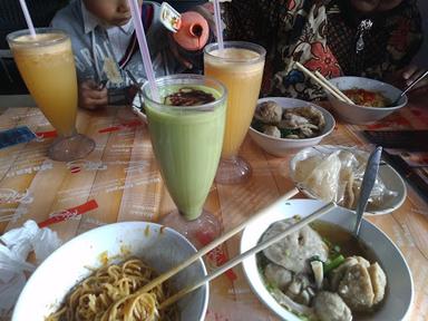 MYMO BAKSO CEKER