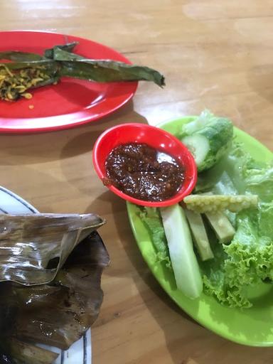 PEPES JAMBAL KARAWANG & NASI BAKAR HEJO