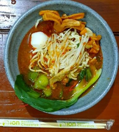 SOUD UP (RAMEN PIZZA, RUJAK TAHU)