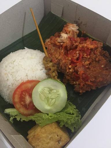 AYAM GORENG PESANTREN