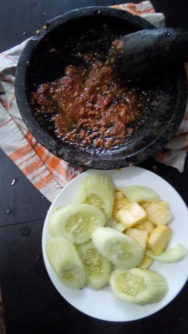 AYAM GORENG WARJIB