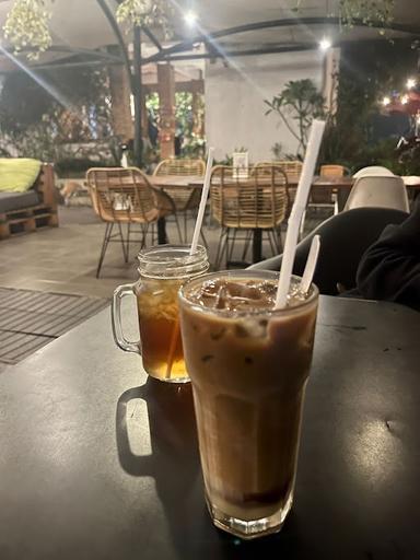 KAFE KUPUKUPU