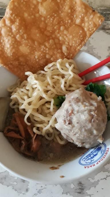 MIE AYAM DAN MIE BAKSO MONGGO NGERSO