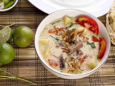 SOTO KHAS BETAWI (BANG HAMKA) GOPUR