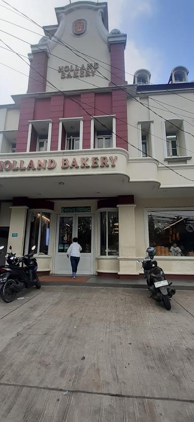 HOLLAND BAKERY - ALTERNATIF CIBUBUR