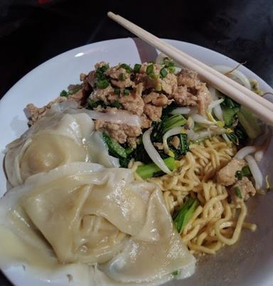 MIE BANGKA ALEX (KOMPLEK HANKAM KELAPA DUA DEPOK)