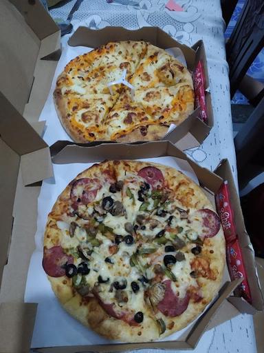 DOMINO'S PIZZA