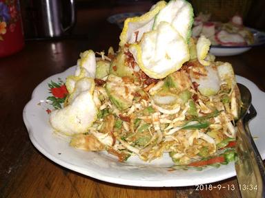 GADO GADO IBU LENI